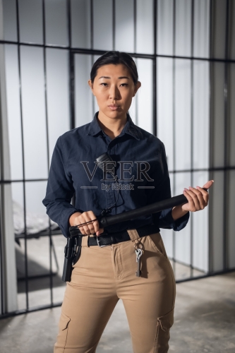 亚洲制服文化如何影响欧美时尚潮流？