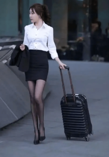 亚洲制服丝袜自拍中文字幕，文化现象背后的审美与社交表达