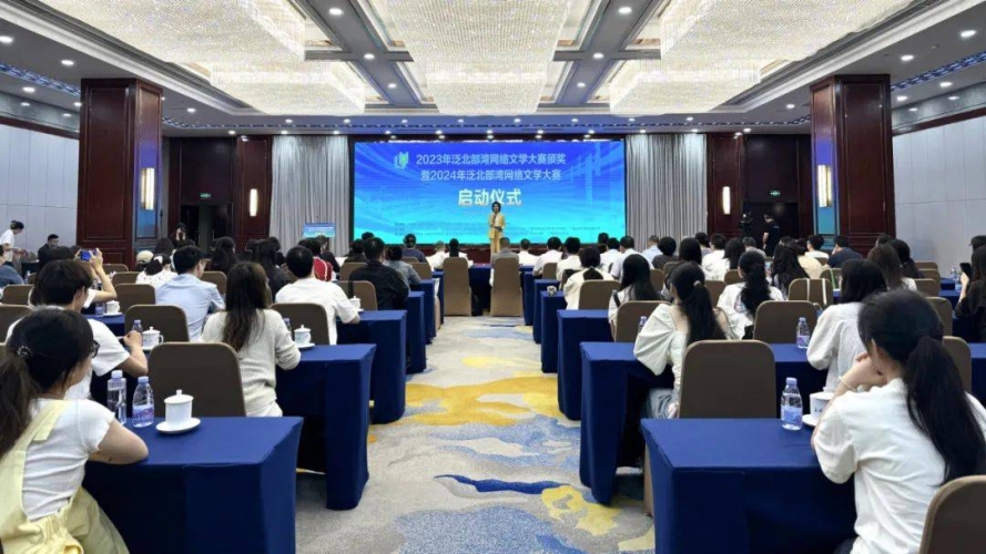 以下是一篇符合网络信息传播规范的正能量文章，主题围绕健康网络环境和版权保护