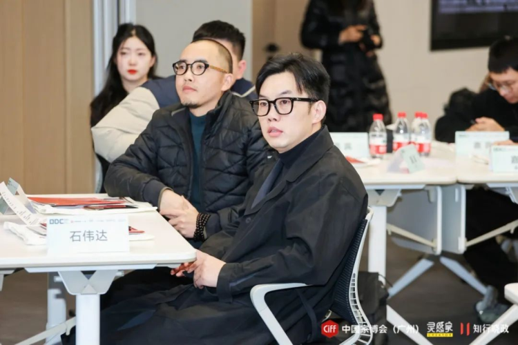 亚洲视频在线青青，引领潮流，探索多元文化