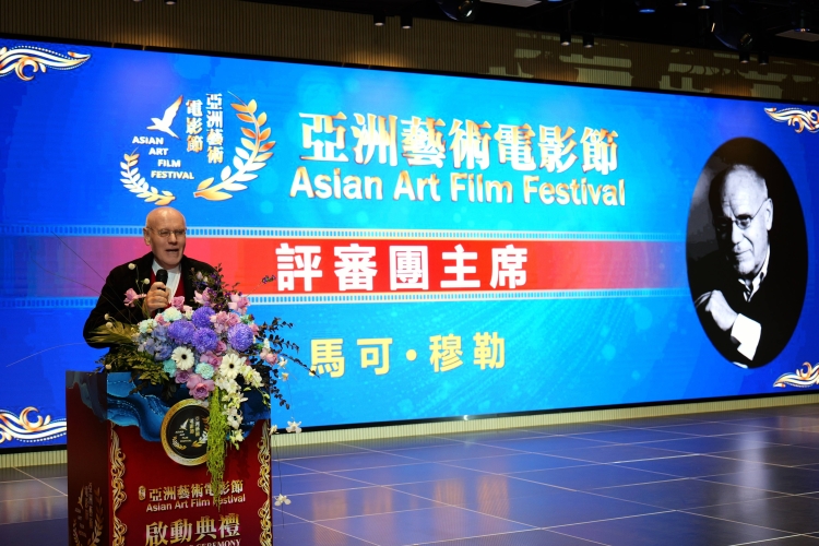 欧美与亚洲文化交融下的中文国产影视作品综合评析