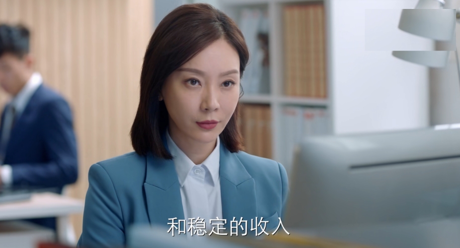 2023国产职场剧热播观察，白领丝袜穿搭文化背后的职场美学与行业现象