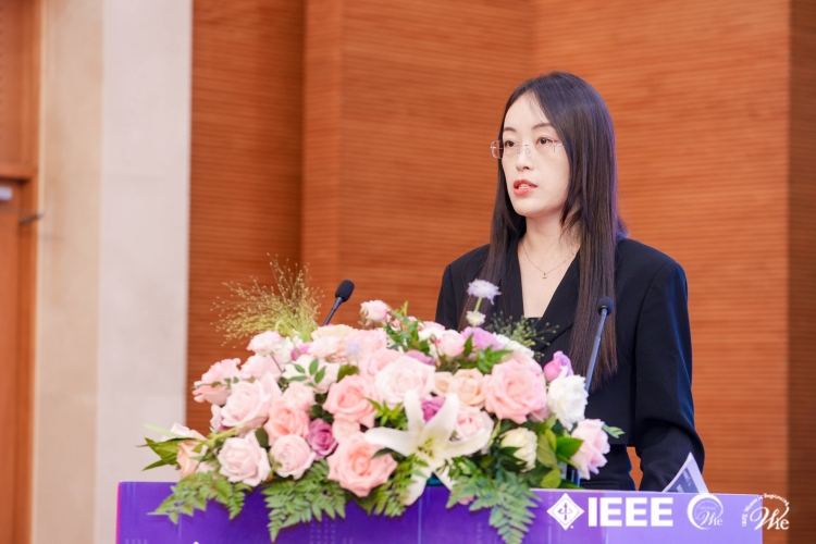 亚洲女性科技先锋，解码数字经济时代的女性领导力女同亚洲一区二区无线码 女同性恋
