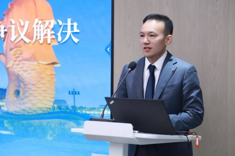 围绕网络安全与法律合规展开，避免低俗化表达重点亚 洲 成 人 视 频 在 线