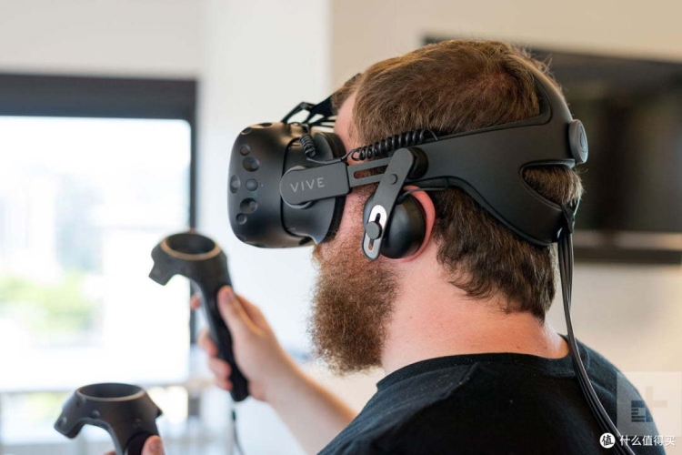 2 VR技术的核心组成
现代VR系统主要由三大核心组件构成: