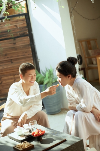 伊人色综合久久天天人，时尚潮流与情感生活的交汇点人伊人在