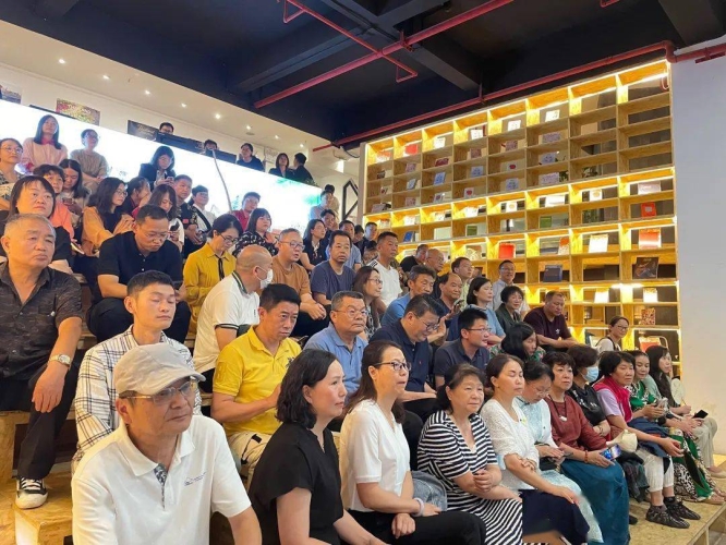 亚洲热线，聚焦99精品视频，展现多元文化魅力